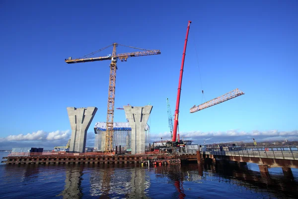 Erection of the towers crane, connecting outer jib to inner jib — Stock Photo, Image