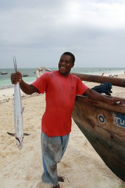 uskumru tutan Zanzibar Adası üzerinden siyah balıkçı