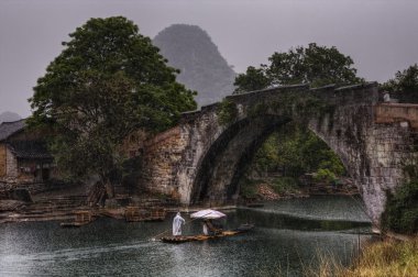 Dragon Köprüsü Yulong Köyü, Yangshuo, Guilin, Guangxi eyaleti, Çin.