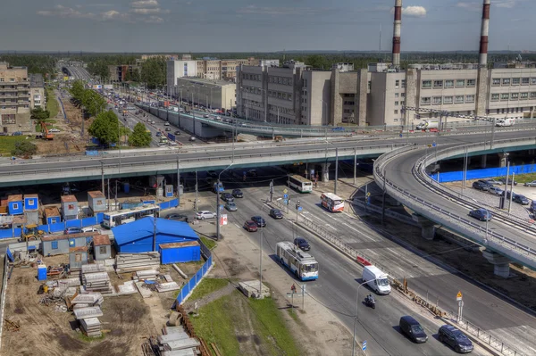 Vista superior de la construcción inacabada viaducto de intercambio automotriz, Rusia, San Petersburgo . — Foto de Stock