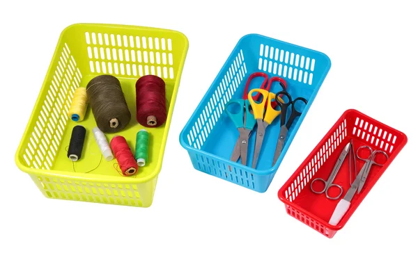 Home-opslagsysteem, gekleurde plastic geperforeerde dozen met huis — Stockfoto