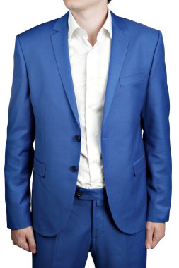Geri alınan iki düğmeli erkek damat veya balo, açık mavi renk elbise
