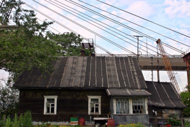 Yaşadığı yerleşim ahşap çiftlik Köprüsü şantiye yapıldı..