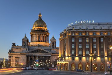 Görünümü St. Isaac's Katedrali, Saint Petersburg, Rusya'akşam.