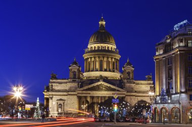St. Isaac's Cathedral St. Petersburg gece aydınlatma, şehir Prenew.