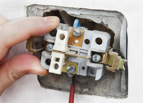 Removal and replacement of the old, faulty wall switch light. — Stock Photo, Image