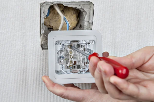 Install wall light switch, connect to electrical wiring, tightening screw. — Stock Photo, Image