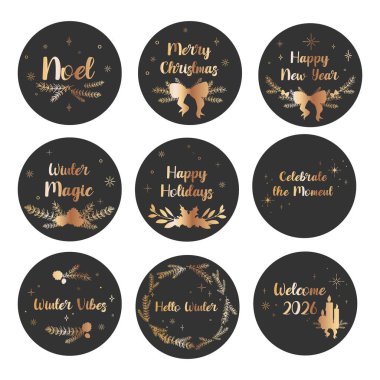 Mutlu Noeller ve mutlu yıllar siyah ve altın rengi etiketler ve rozetler. Selamlama, hediye etiketleri, çıkartmalar, sosyal medya ve paketleme için tipografi kış mesajları içeren bayram etiketleri. Vektör
