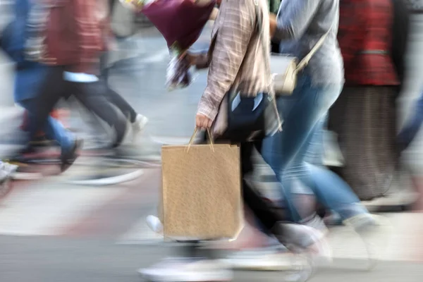 Motion blur strength, The woman walks with the bag