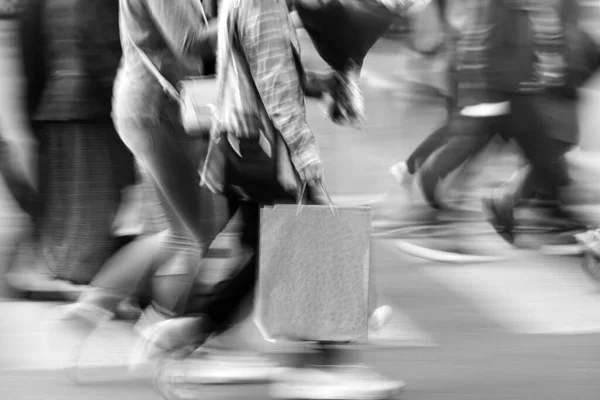 Motion blur strength, The woman walks with the bag