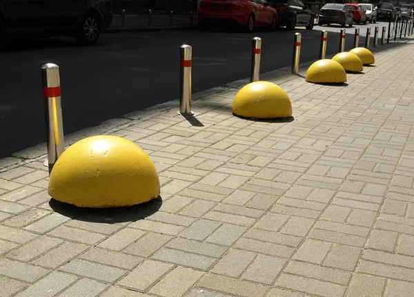 Concrete Structure Prevent Sidewalk Parking — Stock Photo, Image