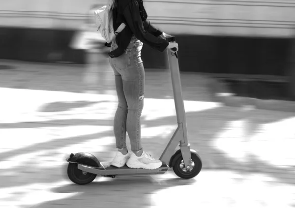 Objetos Movimiento Chica Scooter Eléctrico — Foto de Stock