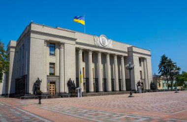 Kiev, Ukraynalı Verkhovna Rada binası güneşli bir yaz sabahı 