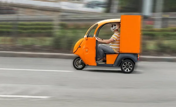 Blur Courier Tricycle Carries Out Orders Delivery Goods — Stock Photo, Image