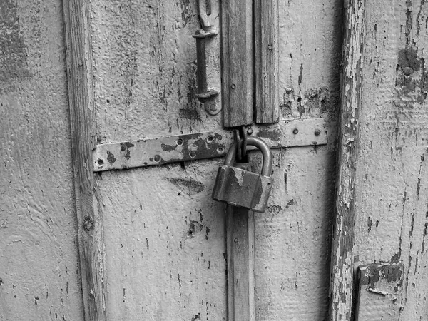 Puerta Vieja Con Cerradura Externa — Foto de Stock