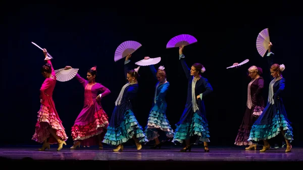 Saint Petersburg, Rusya 30 Kasım 2014: Tanımlanamayan dans