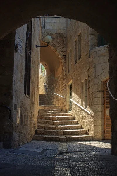 在形式的楼梯在耶路撒冷旧城的街道 — 图库照片