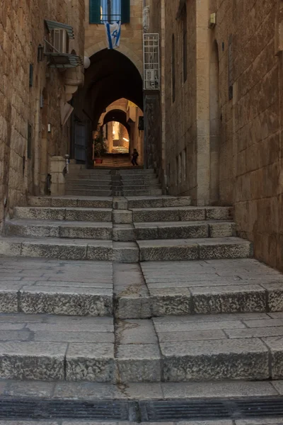 Улицы в виде лестницы в старом городе Иерусалима — стоковое фото