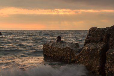 Gagra Abhazya'da sahilde günbatımı
