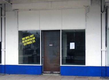 Southport, Merseyside, Birleşik Krallık - 9 Eylül 2020: Güney limanında terk edilmiş mağaza, Merseyside 'da boş dükkan önü