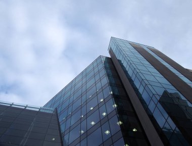 Leeds, Batı Yorkshire, Birleşik Krallık - 04 Mart 2020: Batı Noktası Leeds Wellington Caddesi 'ndeki apartman, ofis ve Whops' un gelişimi