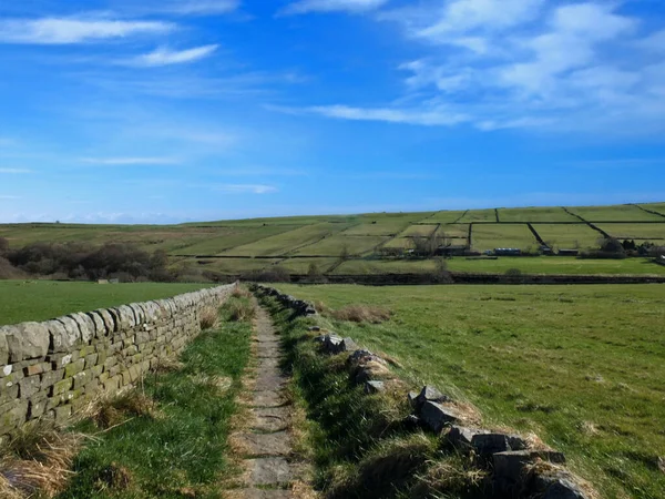 Smal Körfält Löper Nedförsbacke Dal Nära Byn Colden Calderdale West — Stockfoto