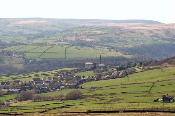 Calderdale Eski Kasabasının Manzarası Batı Yorkshire Çevresindeki Pennine Çiftlikleri Tepeleriyle — Stok fotoğraf