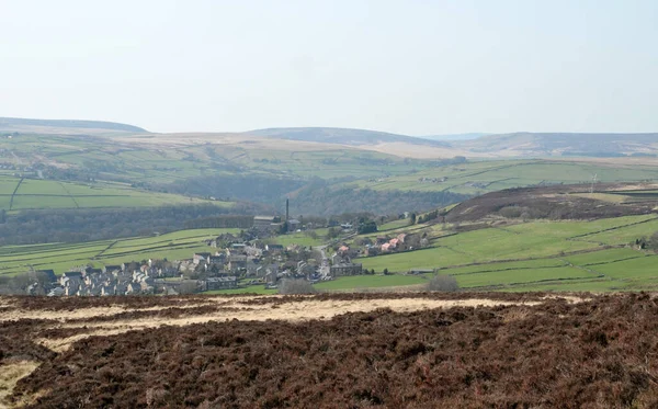 Calderdale Batısındaki Eski Kasabanın Manzaralı Bir Manzarası Pennine Çiftlikleri Tepeleri — Stok fotoğraf