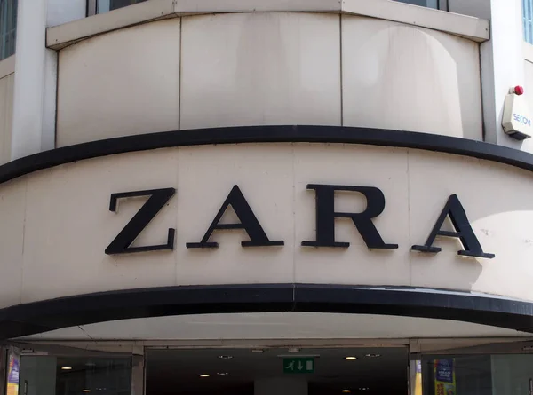 Leeds West Yorkshire United Kingdom Červenec 2021 Značka Maloobchodě Zara — Stock fotografie
