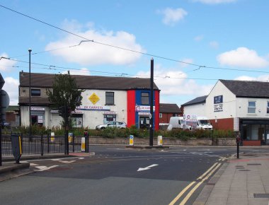 Rochdale, Great Manchester, Birleşik Krallık - 14 Temmuz 2021 Rochdale 'de Drake Caddesi' ndeki dükkanlar ve iş yerleri.