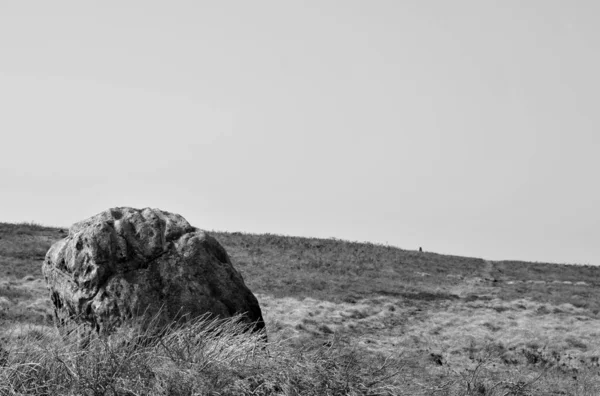 Monochrome Image Pennine Landscape Large Old Boulder Standing Stone Midgley — Stock Photo, Image