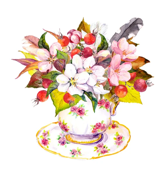 Tea cup with autumn leaves, flowers, berries and vintage feathers. — Stock Photo, Image