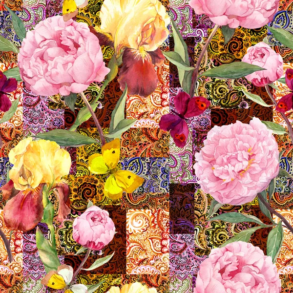 Blommor, fjärilar och tribal indiska prydnad. Akvarell seamless mönster — Stockfoto