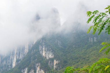 Enshi, Hubei, Çin 'deki Jianshiye Üç Boğaz Manzarası Sonbahar Manzarası
