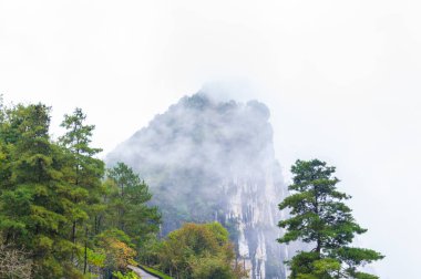 Enshi, Hubei, Çin 'deki Jianshiye Üç Boğaz Manzarası Sonbahar Manzarası