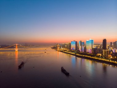 Hubei 'deki Wuhan şehrinin gökyüzü manzarası