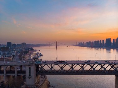 Hubei 'deki Wuhan şehrinin gökyüzü manzarası