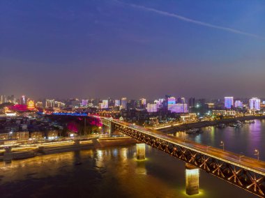 Hubei 'deki Wuhan şehrinin gökyüzü manzarası