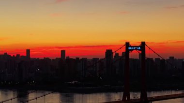 Wuhan şehir simgesi gökyüzü manzarası