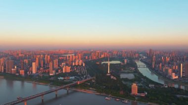 Wuhan şehir simgesi gökyüzü manzarası