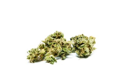 Beyaz arka planda marihuana ve esrar 