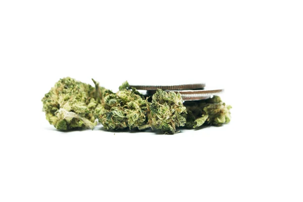 Marijuana e cannabis su sfondo bianco — Foto Stock