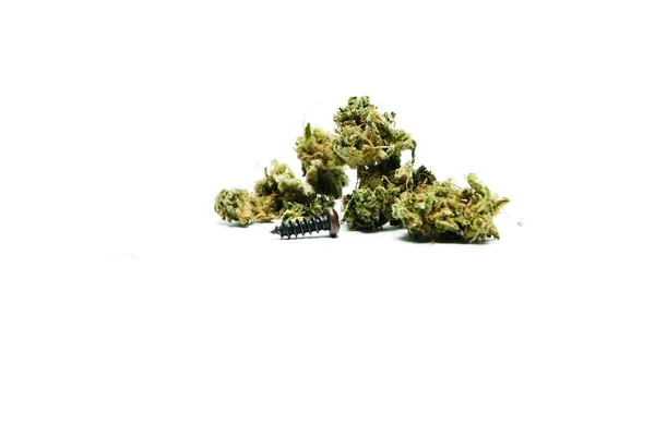 Maconha e cannabis em um fundo branco — Fotografia de Stock