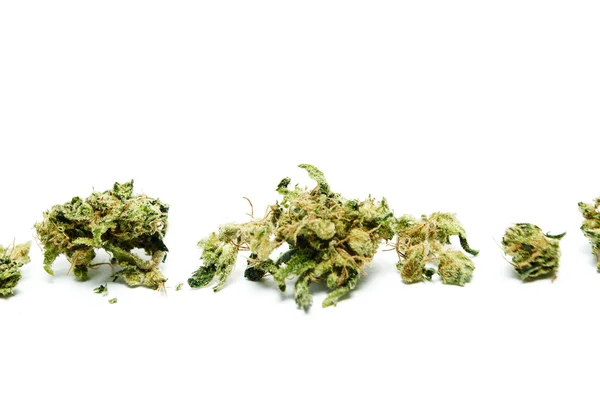 Maconha e cannabis em um fundo branco — Fotografia de Stock