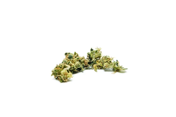 Marijuana et cannabis sur fond blanc — Photo