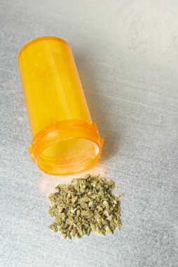 tıbbi esrar ve esrar