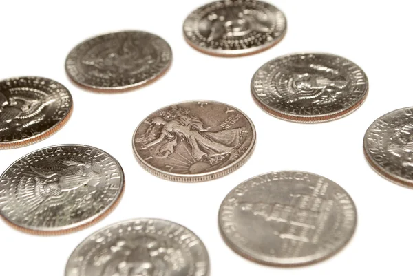 Geld, Münzen auf weißem Hintergrund — Stockfoto