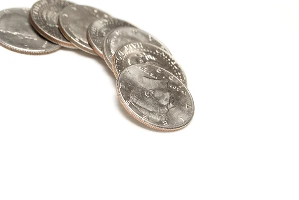 Dinero, Monedas sobre fondo blanco —  Fotos de Stock