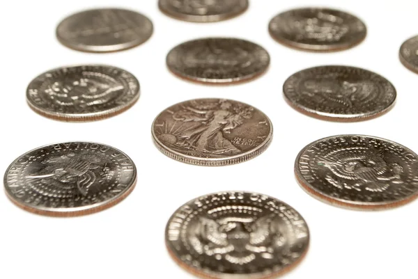 Деньги, монеты на белом фоне — стоковое фото
