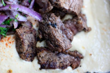 Gurme Izgara Biftek ve Humus Menüsü 'nün Macro Close Up' ı